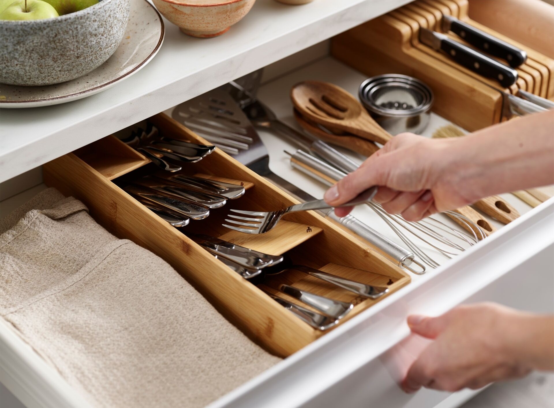 Joseph Joseph DrawerStore Bamboo Compact Cutlery Organiser 01